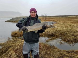 Guðrún Ósk Ársælsdóttir með sinn fyrsta fisk, 75 cm hæng